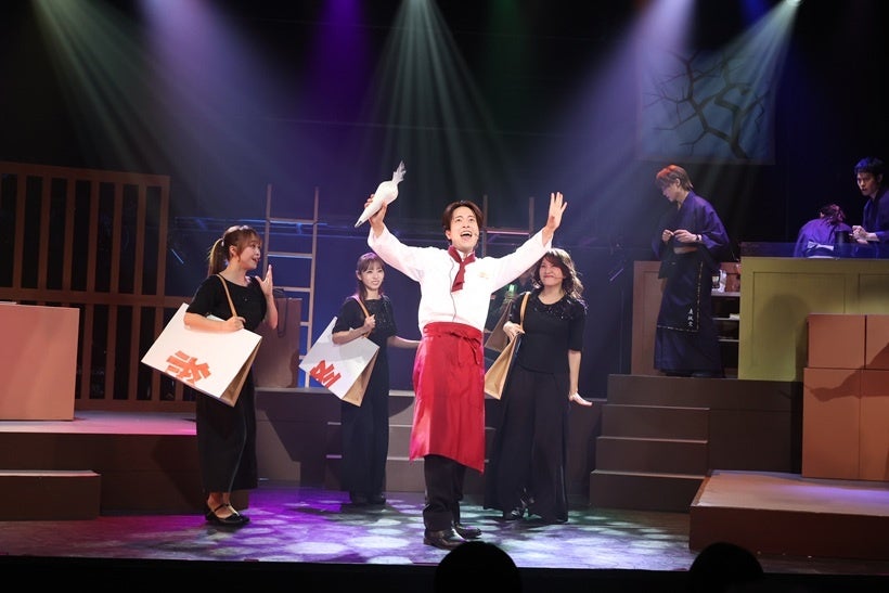 歌唱場面を含む公演写真