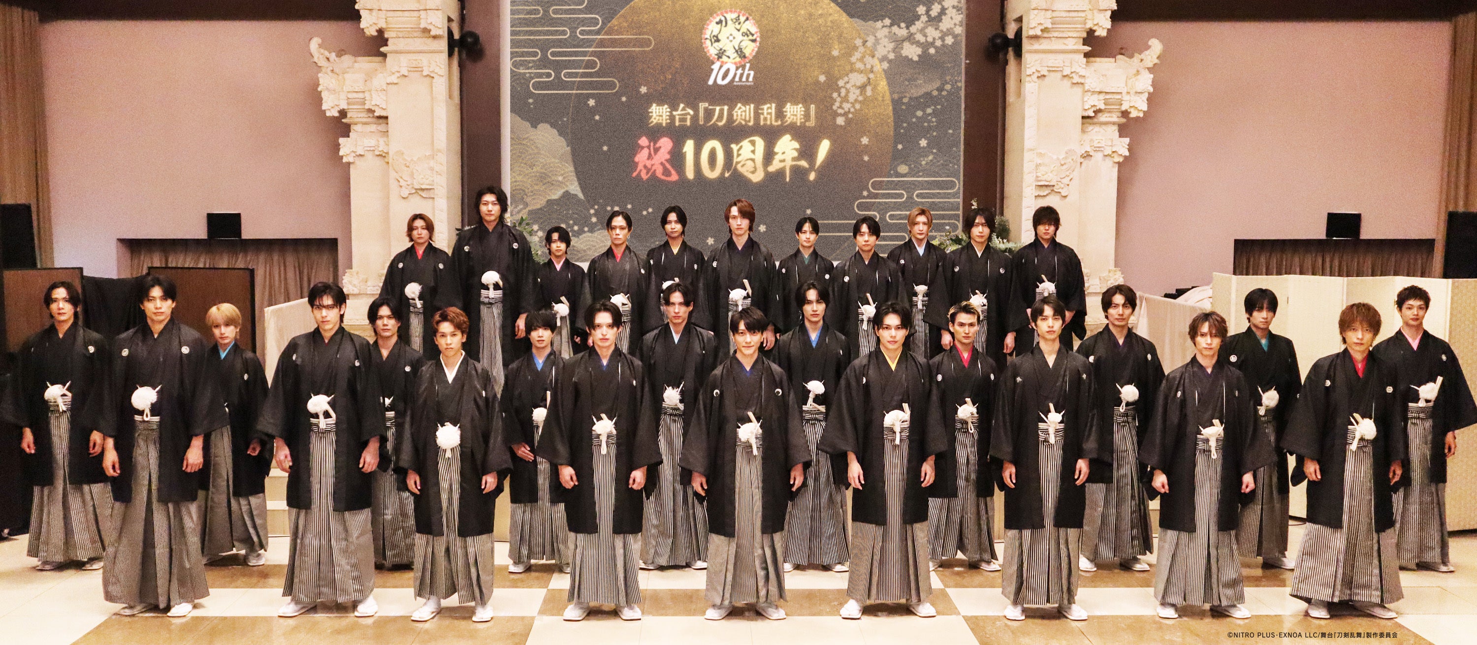 配信番組出演者の集合発表写真